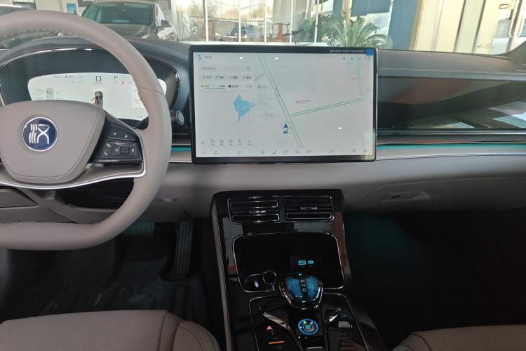 Used BYD Han 2025 DM-i Intelligent Driving Edition 125KM Prestige Model
