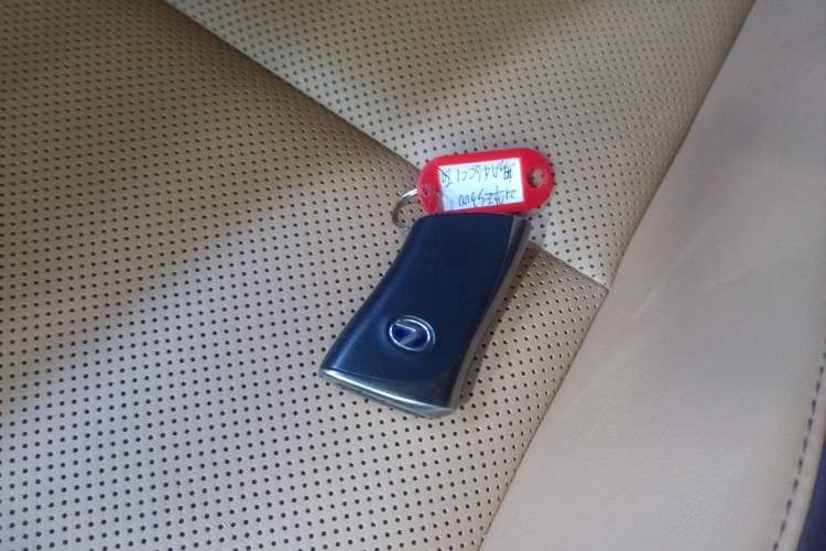 Used Lexus ES 2020 300h Premier Edition
