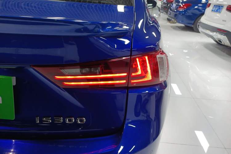 Used Lexus IS 2015 200t F SPORT
