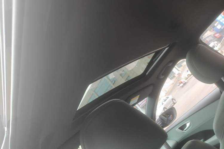 Used Roewe D6 2025 450km Deluxe Edition
