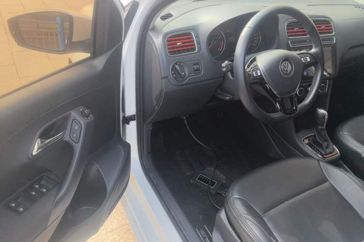 Used Volkswagen Polo 2016 1.6L Automatic Comfort Model
