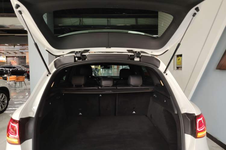 Used Mercedes-Benz GLC 2020 Facelifted GLC 260 L 4MATIC Dynamic Edition
