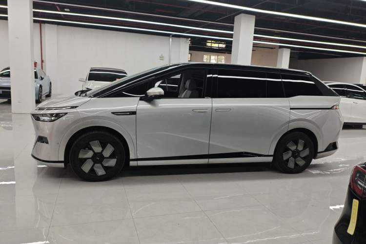 Used XPeng X9 2024 610 Long-Range Pro
