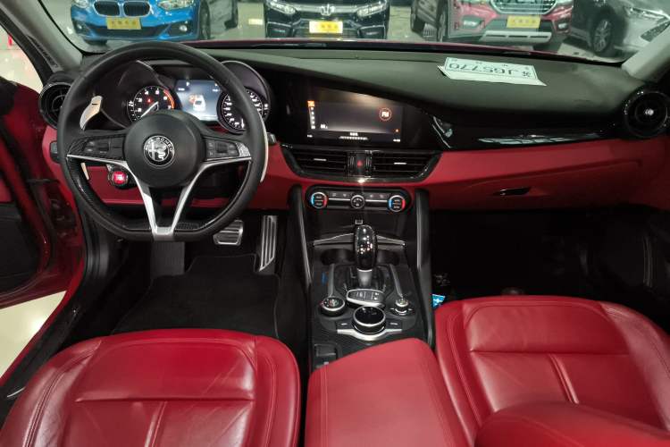 Used Alfa Romeo Giulia 2017 2.0T 200HP Luxury Edition
