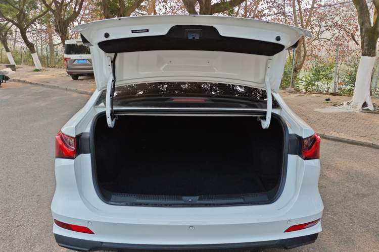 Used Roewe i5 2023 1.5L Manual Comfort Edition
