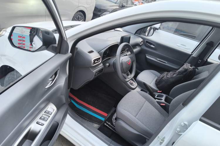 Used Wuling Hongguang New Energy 2025 Extended-Range Hybrid 50KM Comfort Version
