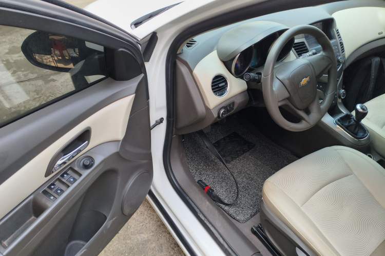 Used Chevrolet Cruze 2015 1.5L Classic SE MT
