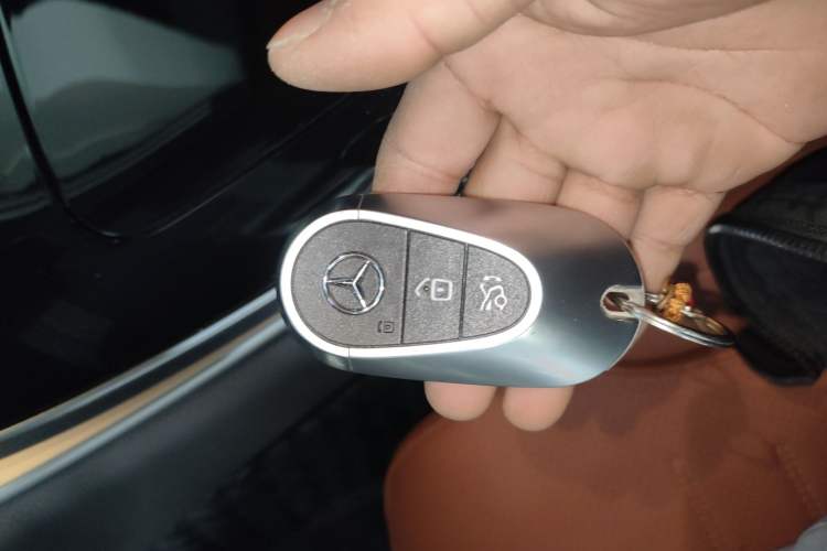 Used Mercedes-Benz GLC 2023 Facelift GLC 260 L 4MATIC Luxury Version 5 Seats