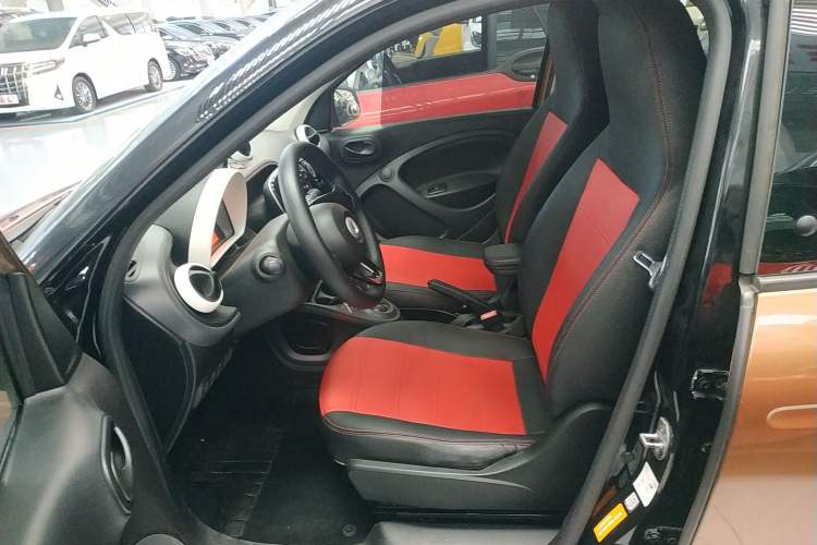 Used  forfour 2016 1.0L 52 kW Dynamic Edition
