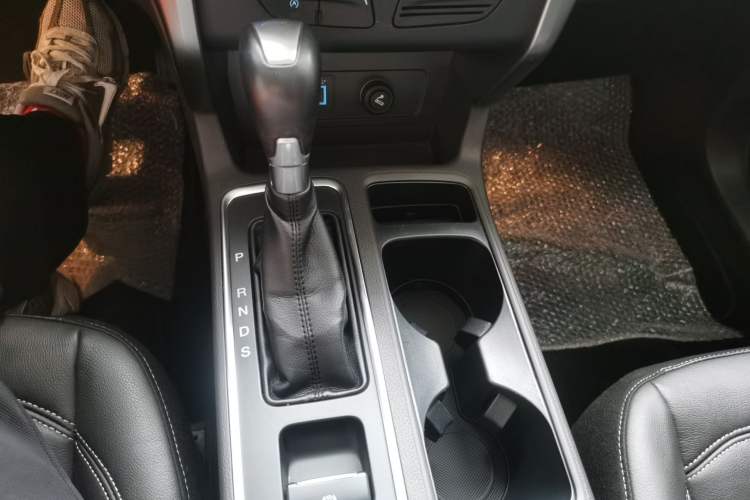 Used Ford Kuga 2017 EcoBoost 180 Two-Wheel-Drive Platinum Edition
