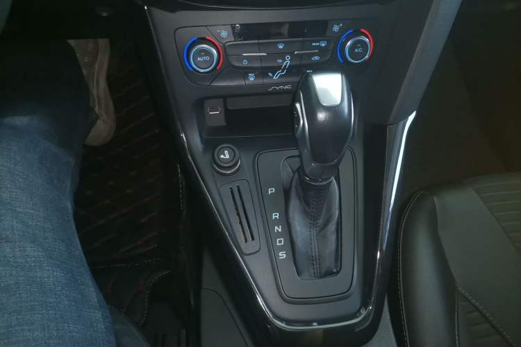 Used Ford Focus 2015 Hatchback 1.6L Automatic Fashion Edition