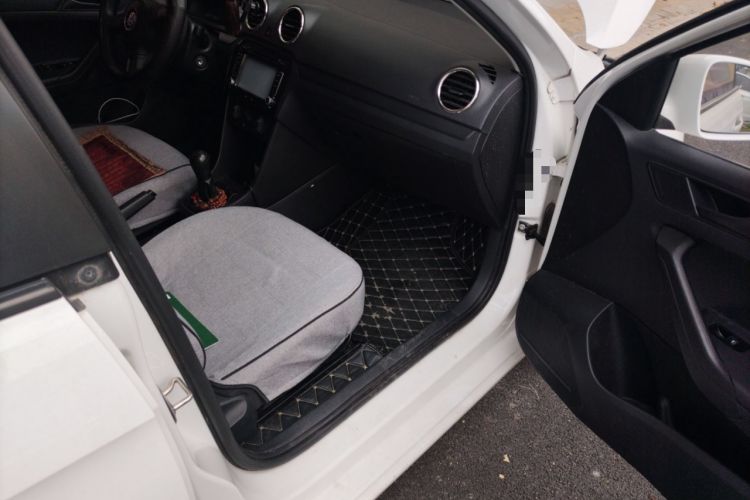 Used Volkswagen Jetta 2015 Zhuihui Edition 1.4L Manual Fashion Model
