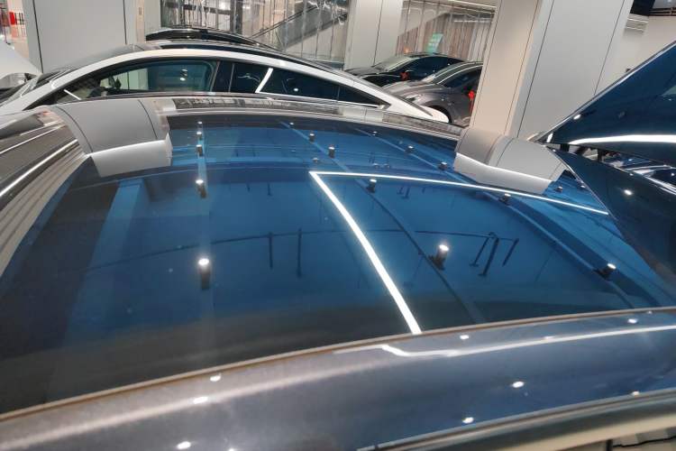 Used Tesla Model Y 2025 Long-Range All-Wheel-Drive Version