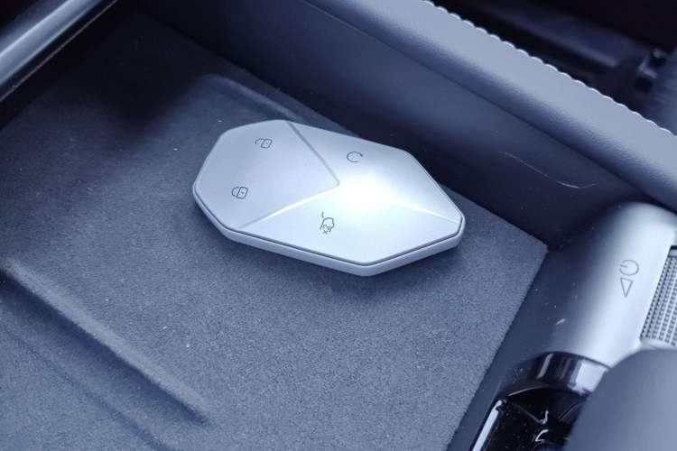 Used  Titanium 3 2025 501 km All-Wheel Drive Intelligent Driving Max Edition
