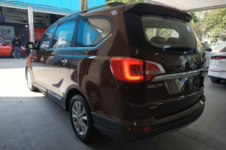 Used Baojun 730 2016 1.5T Manual Comfort Version 7 Seats