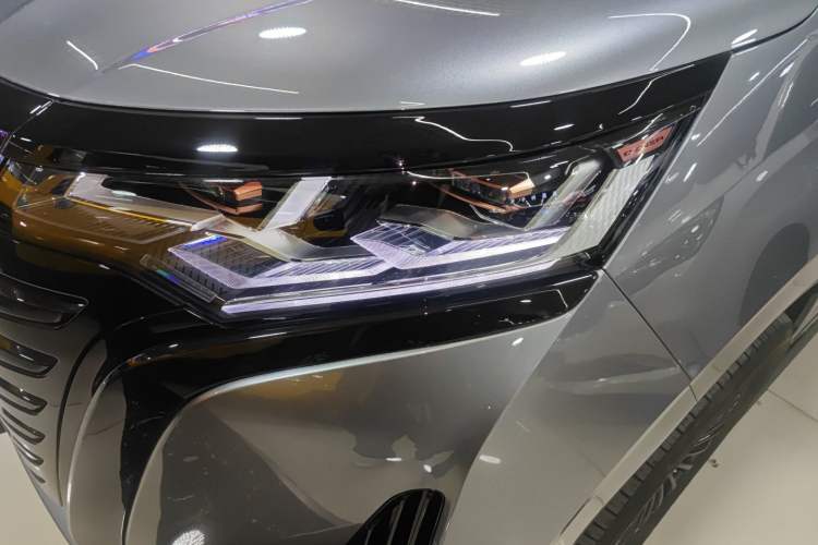 Used Denza D9 2022 DM-i 970 Four-Wheel Drive Prestige Model