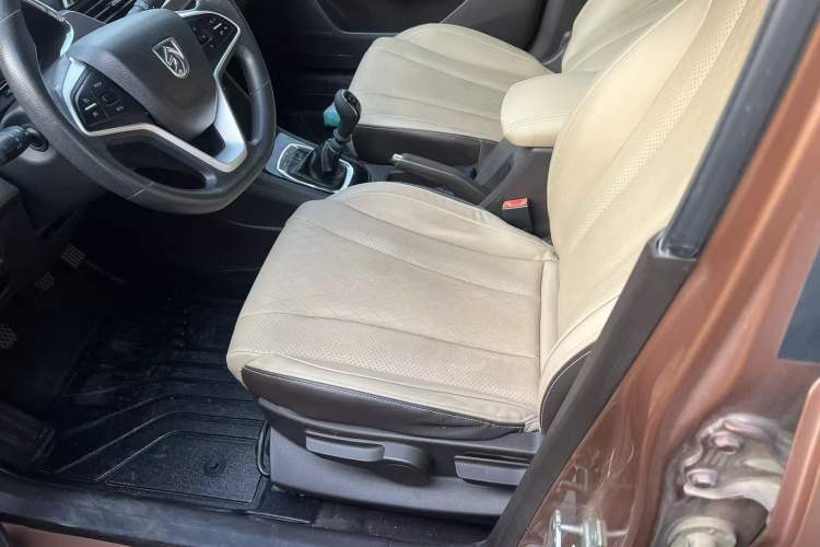 Used Baojun 310W 2017 1.5L Manual Fashion Model China V
