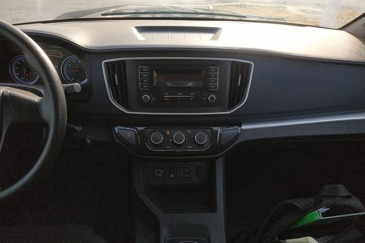 Used FORTHING Lingzhi M5 2022 Standard Version Base Model 7 Seats