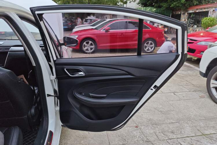 Used Roewe i5 2019 1.5L Automatic 4G Connected Langhao Edition
