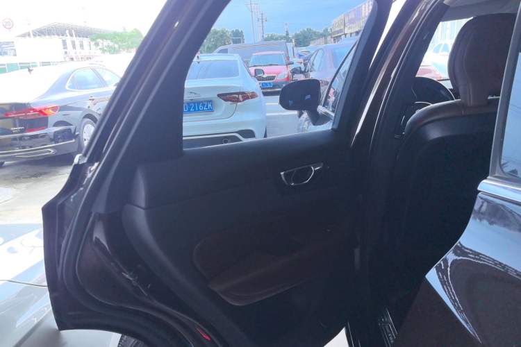 Used Volvo XC60 2019 T5 4x4 Smart Edition China VI Standard
