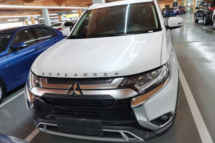 Used Mitsubishi Outlander 2019 2.0L Two-Wheel Drive Comfort Edition 5 Seats China VI Standard
