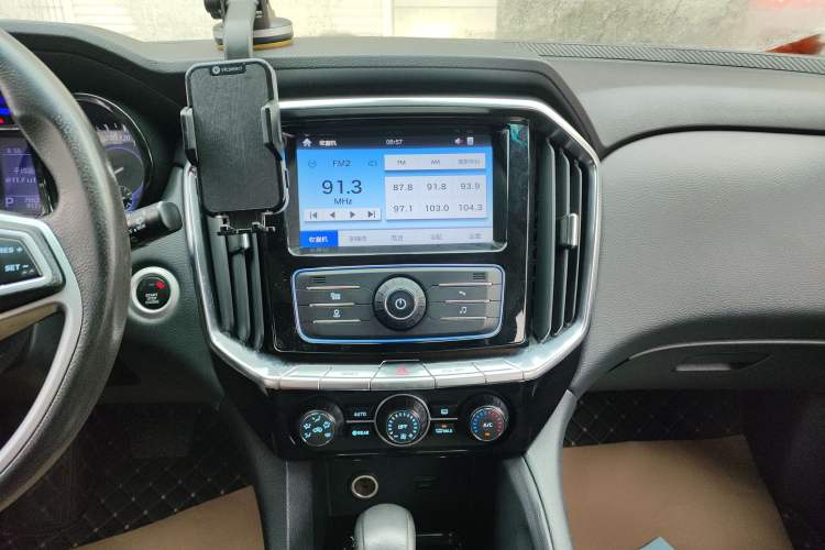 Used JMC Yusheng S350 2016 2.0T Automatic 2WD Gasoline Luxury Version with Sunroof 7 Seats
