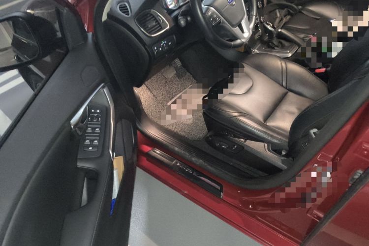 Used Volvo V40 2016 T3 Zhiyi Edition
