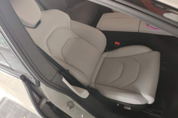 Used  SU7 2024 Rear-Drive Ultra-Long Range Advanced Pro-Level Intelligent Driving Version
