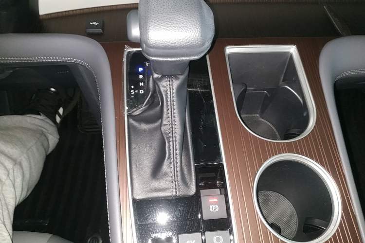 Used Toyota Granvia 2024 2.5L Hybrid Comfort Edition
