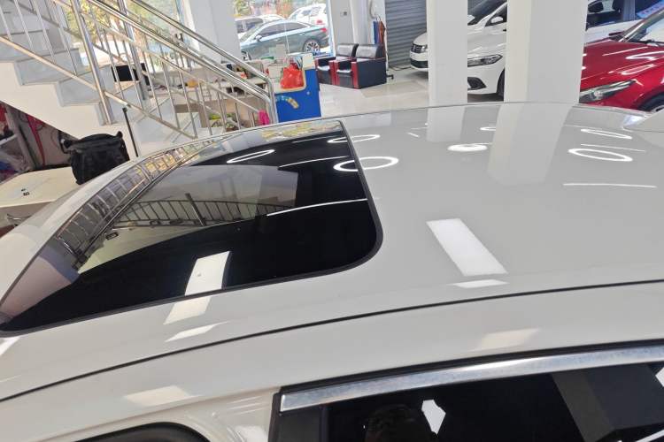 Used BMW 5 Series 2014 528Li Leading Model
