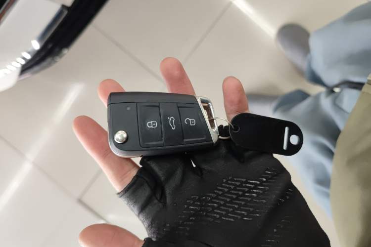 Used Volkswagen Tayron 2024 330TSI Two-Wheel Drive R-Line High-Energy Version
