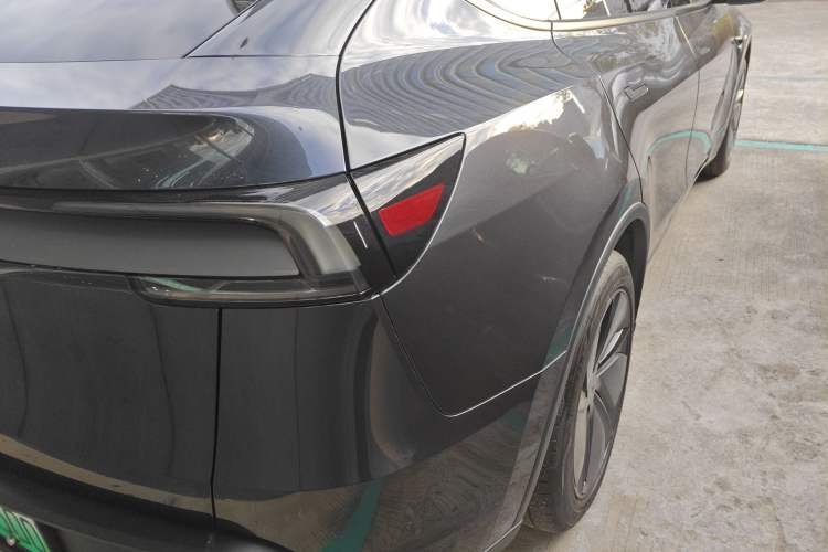 Used Tesla Model Y 2025 Rear-Wheel-Drive Version