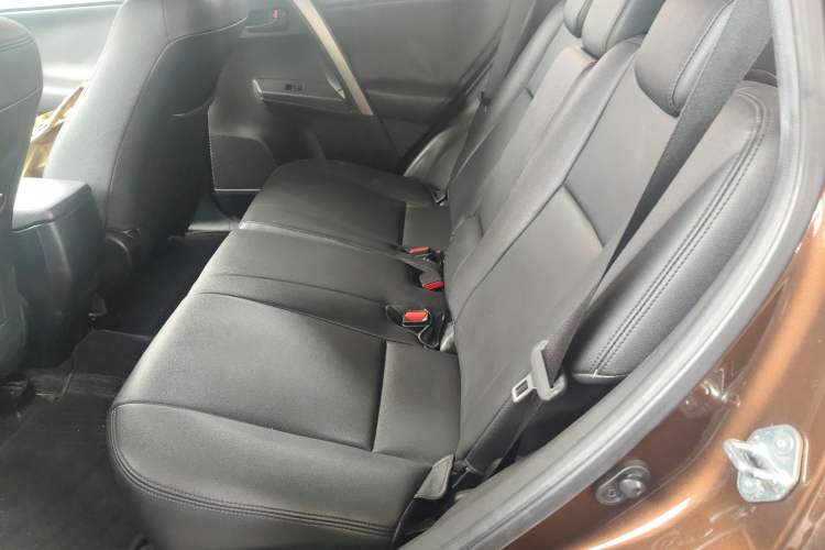 Used Toyota RAV4 2015 2.0L CVT Two-Wheel Drive Fashion Edition