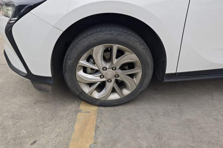 Used Buick Velite 6 2023 Revised Version 430 km Range – Commuter Edition
