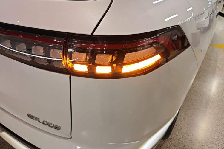 Used  eπ008 2024 636Max All-Electric Version 6 Seats
