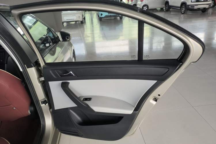 Used Skoda Rapid 2013 1.6L Automatic Smart Selection Model
