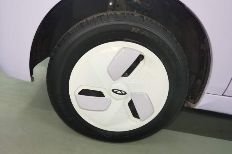 Used Chery QQ Ice Cream 2022 120km Conical Shape Lithium Iron Phosphate
