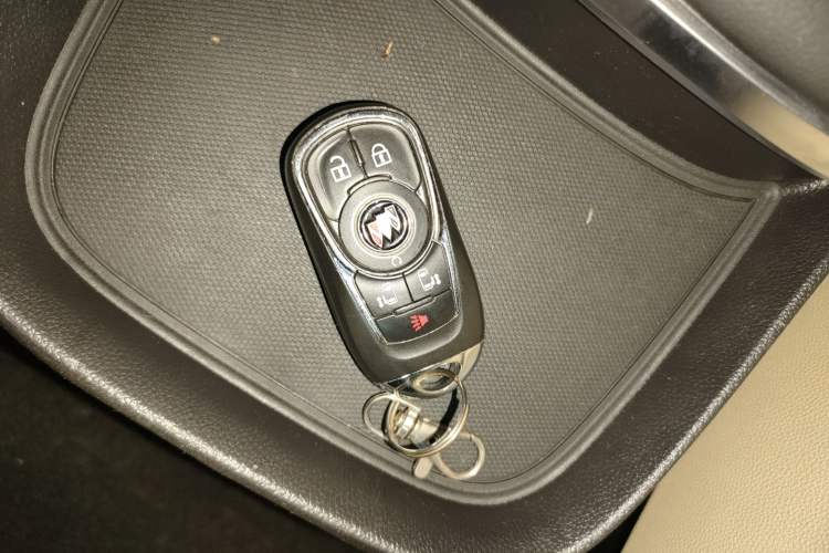 Used Buick GL8 2022 ES Landtrek 653T Luxury Edition
