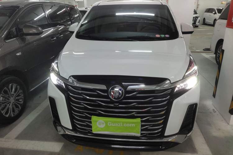 Used Buick GL8 2023 Facelifted Land Cruiser Executive Luxury Version
