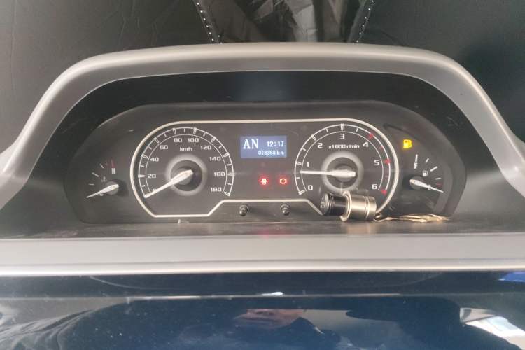 Used SAIC MAXUS Xintu V80 2021 2.0T PLUS AMT Aoyuntong Short-Wheelbase Mid-Roof 5/6-Seater
