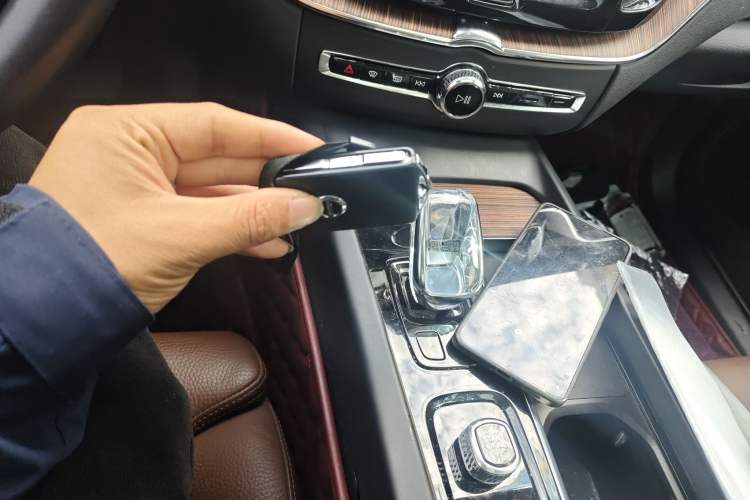 Used Volvo XC60 2022 B5 4x4 Smart Luxury Edition