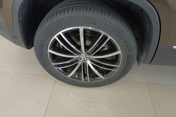 Used Volkswagen Tiguan 2015 2.0 TSI Automatic All-Wheel Drive Flagship Edition