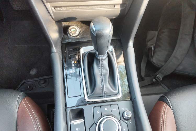 Used Mazda Mazda 3 Axela 2017 Sedan 1.5L Automatic Luxury Model China VI Standard
