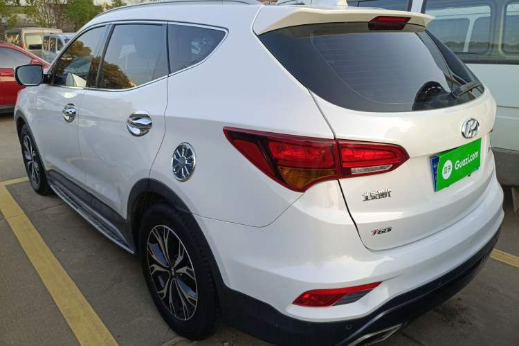 Used Hyundai Santa Fe 2017 2.0T Automatic Two-Wheel Drive Smart Version 7 Seats
