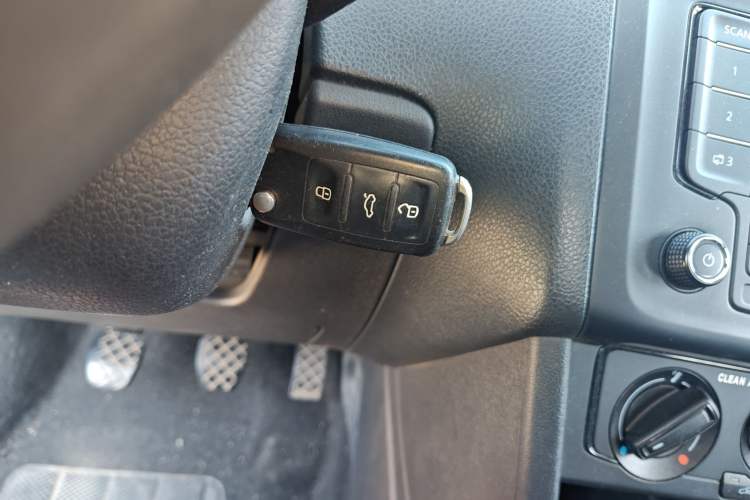 Used Volkswagen Polo 2016 1.4L Manual Fashion Model
