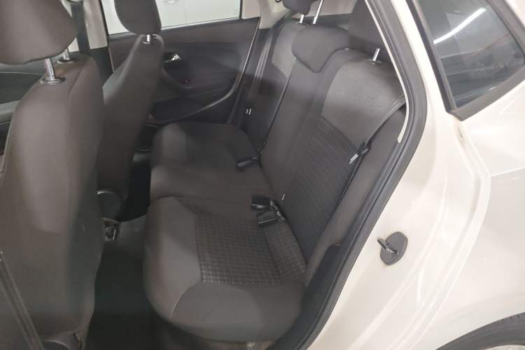 Used Volkswagen Polo 2016 1.6L Automatic Comfort Model
