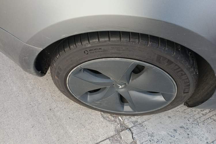 Used Tesla Model 3 2019 Long-Range All-Wheel-Drive Version
