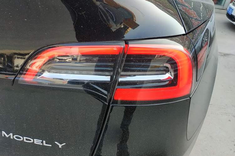Used Tesla Model Y 2023 Rear-Wheel-Drive Version
