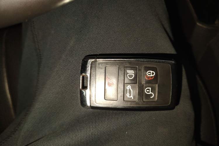 Used Land Rover Discovery 2019 3.0 SC V6 SE