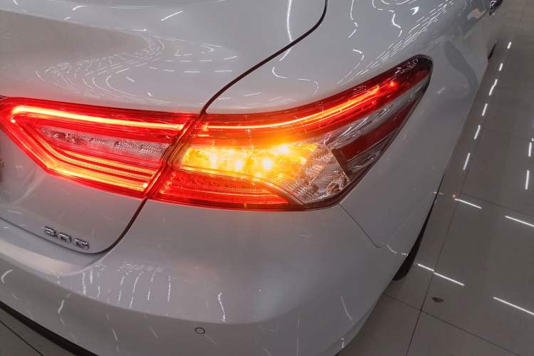 Used Toyota Camry 2021 2.0G Luxury Edition
